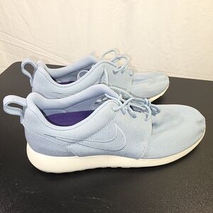 Nike Women's Light Blue Sneakers
